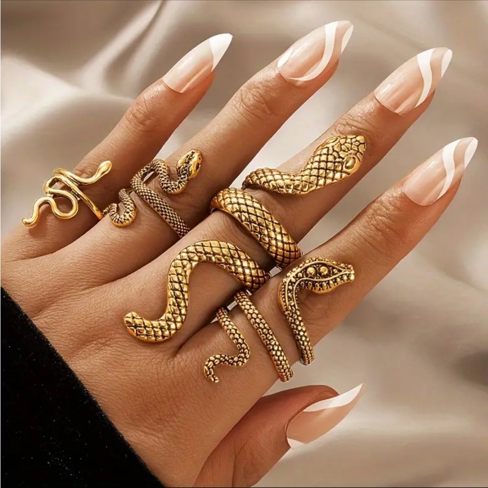 Set of 4 golden tone snake rings for women Halloween new